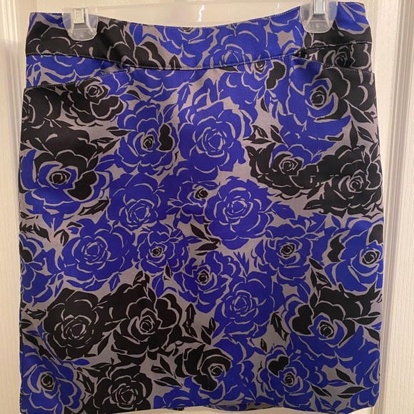 Banana Republic Floral Skirt - Picture 2 of 3